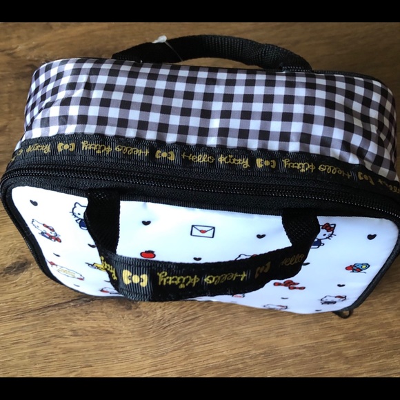 HELLO KITTY-NWT Cosmetics Bag - Picture 12 of 16